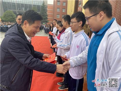 萍乡中学举行2020-2021学年第一学期期中考试表彰大会