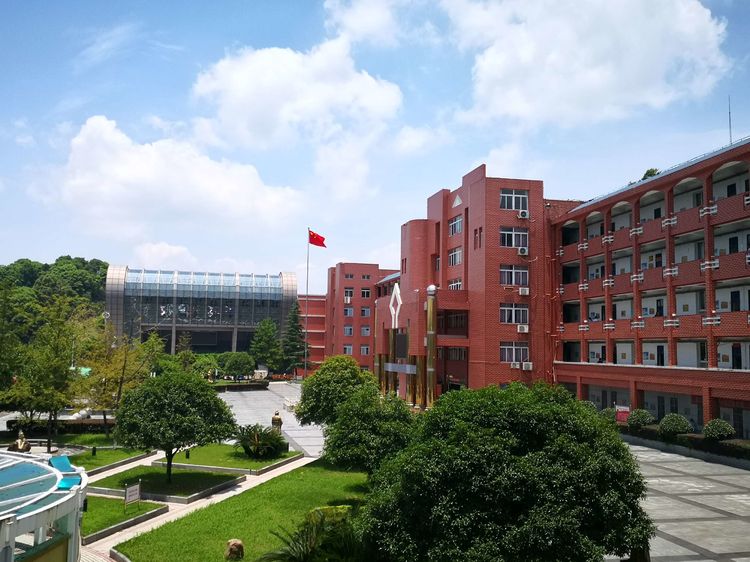 厚植爱国情怀•培养担当民族复兴大任的时代新人——萍乡中学2021年新学期爱国主义教育周活动