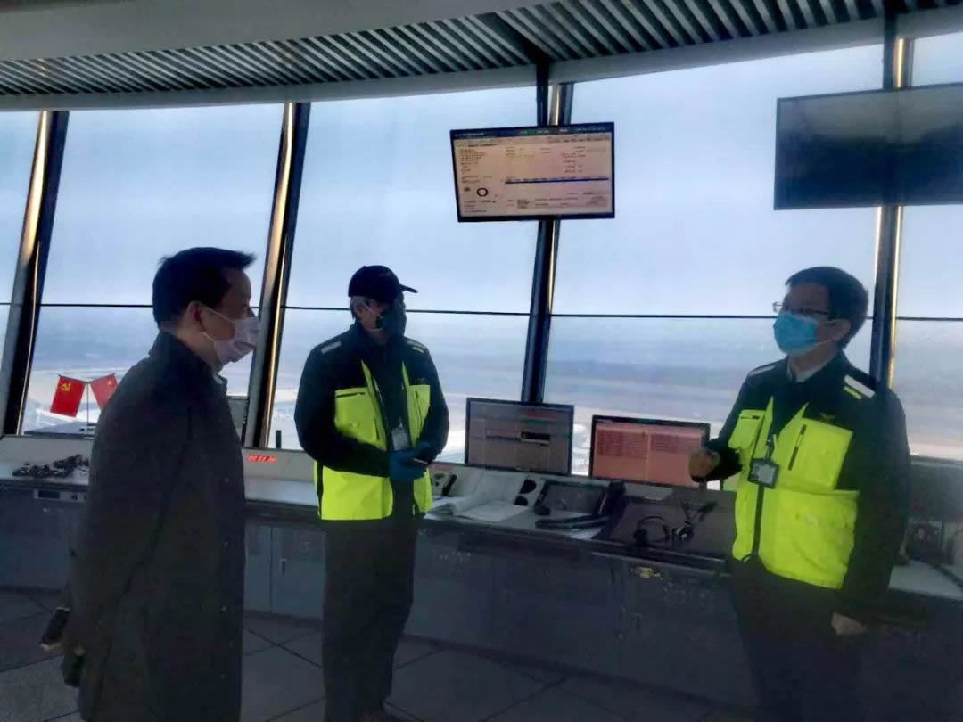 他带领16000名湖北民航职工守护空中生命通道