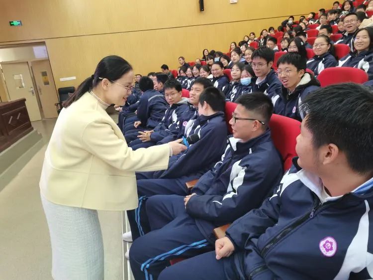 拨开云雾见月明·高中生情绪管理———萍乡市教育局关工委萍乡中学专场